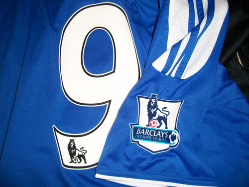 Chelsea trøje med Premier League ærmemærker